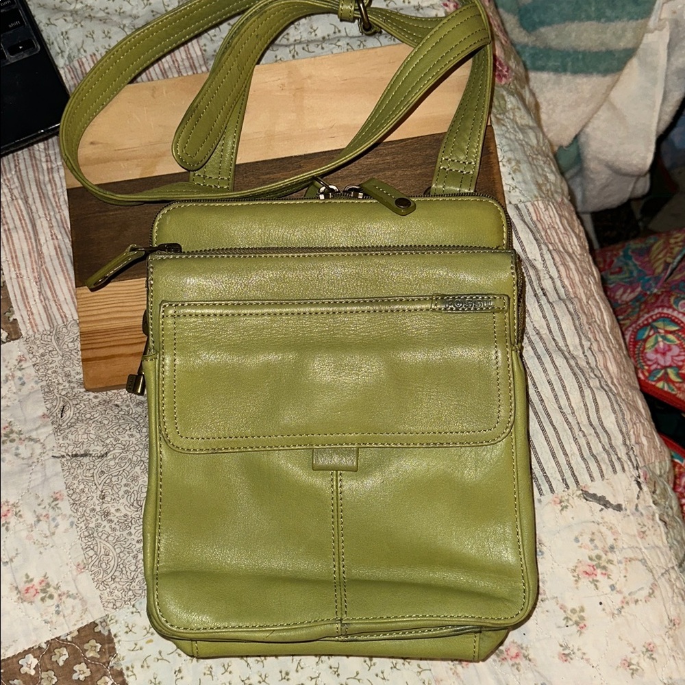 Fossil green leather Crossbody/organizer handbag with adjustable strap (C)
